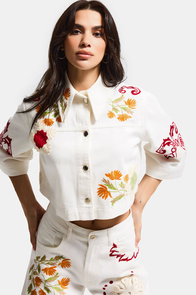 it's basic Women's Ecru 7S6-101 Crop Fit Special Pattern Floral Embroidered D...