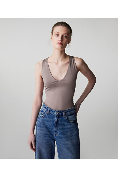 İpekyol V yaka basic tişört