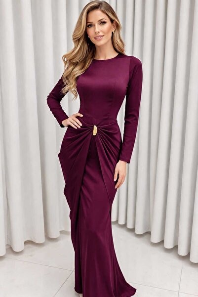 hawaa closet An elegant dress in a luxurious burgundy color that combines sop...