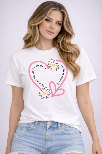 herkesemoda تي شيرت أساسي بتفاصيل طباعة قلب وديزي