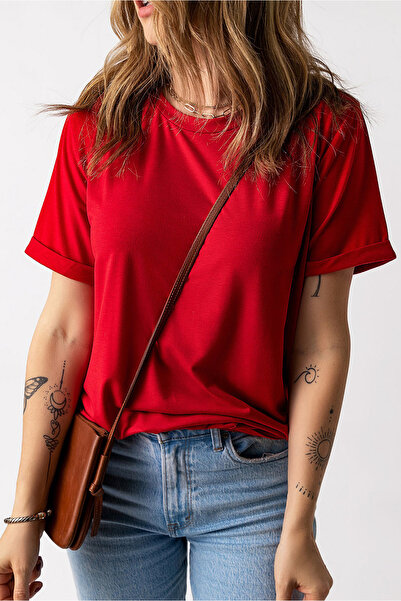 GENERAL Plain red T-shirt with a round neck