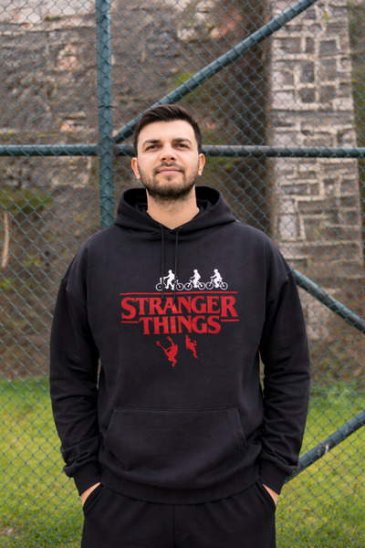 ManifestoGo UNISEKS KAPULJAČA SA ŠTAMPOM "STRANGER THINGS"