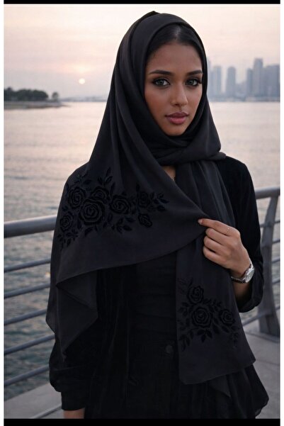 Veil Designer He wore a black rose-shaped headscarf with embroidery, 190*60