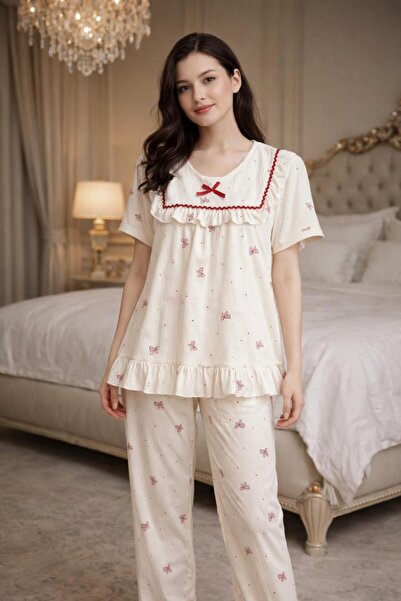 LaFont A feminine pajama set with a touch of pampering and softness, offering...