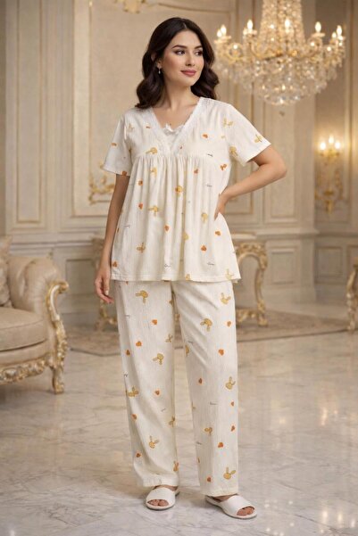 LaFont A feminine pajama set with a touch of pampering and softness, offering...