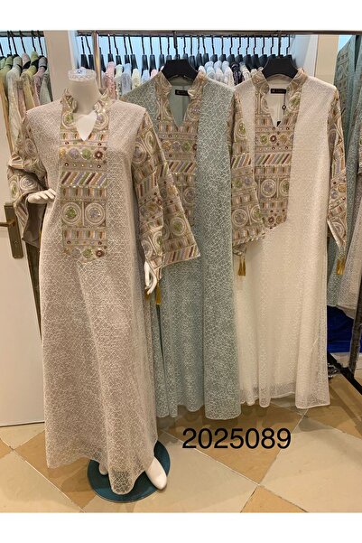 COUNTRY FASHION Elegant women's jalabiya, available for a limited time.