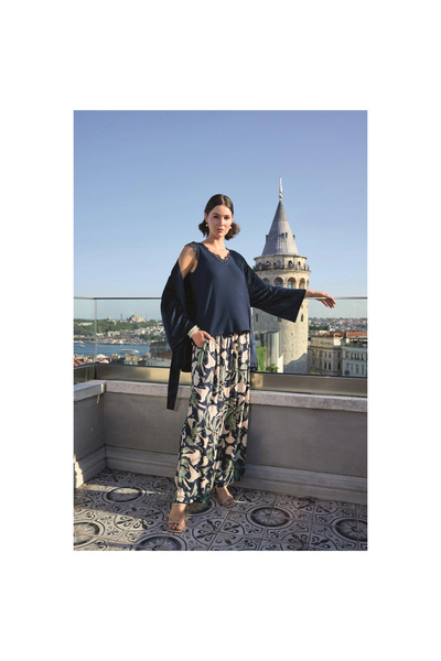 Narnuga Leaf Patterned and Lace 3-Piece Pajama Set