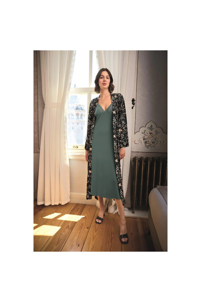 Narnuga Floral and Leaf Patterned Lace and Low-Cut Plus Size Dressing Gown Set