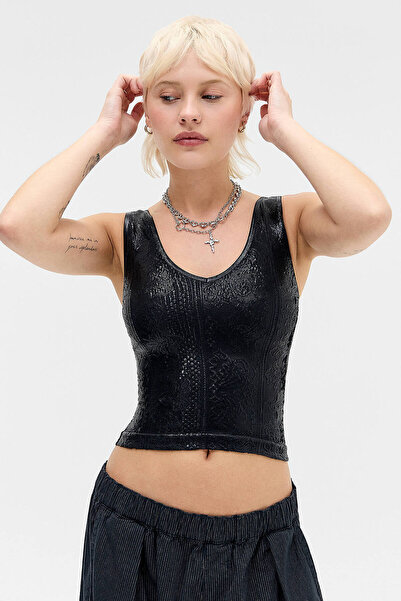 Out From Under for Urban Outfitters V Yaka Parlak Laklı Jakar Dikişsiz Crop T...