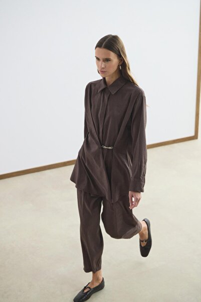 KADRİYE BAŞTÜRK Toka Detaylı Anvelop Gömlek Pantolon Takım Kahverengi