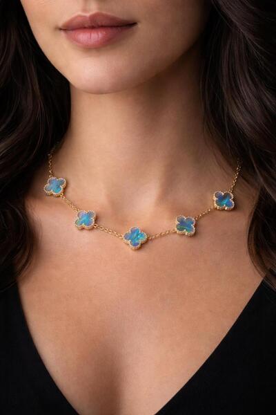 NO NAME Gold Necklace with Clover Motif and Rainbow Pattern