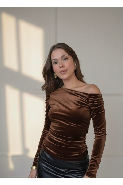 Butik Beyza Boat Neck Velvet Blouse