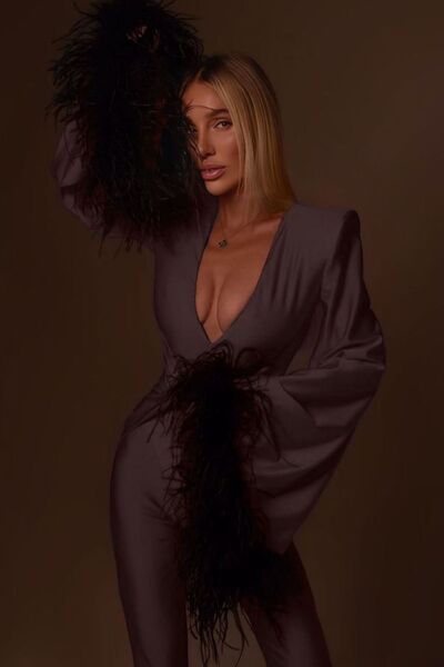 Fashiontayt بدلة كولاري مبطنة بالريش مع حزام