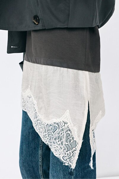 Pull & Bear Contrast T-shirt with lace hem