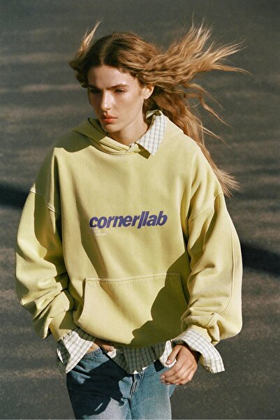 Pull & Bear هودي أصفر برسومات