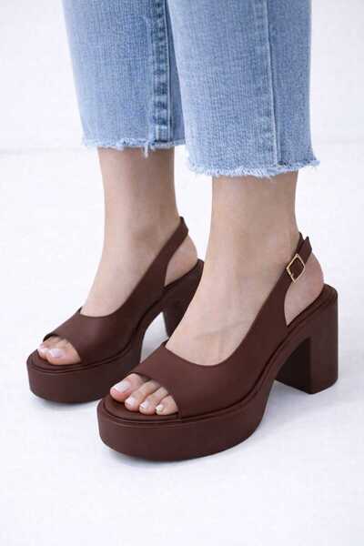 ds Dicle Stil Heeled Sandals with Buckle Detail