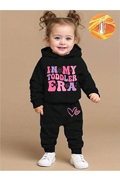 SVART WEAR Σετ φόρμας με στάμπα και κουκούλα In My Toddler Era, με μπλούζα κα...