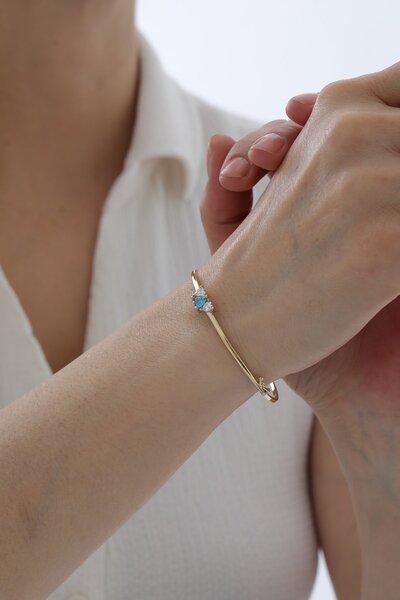 YAVUZ KUYUMCULUK 14 Ayar Altın Safir Kalp Detaylı Kelepçe