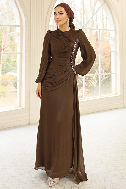 Olcay Yoryo Seiden-Hijab-Abendkleid mit Perlen- und Paillettenverzierung BRAU...
