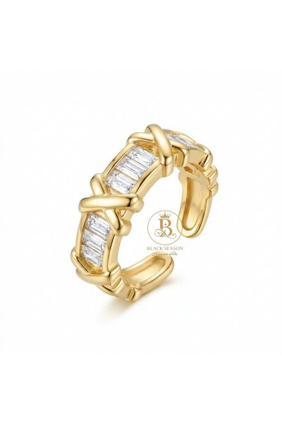 Black Season A ring set with zircon stones – from Black Season