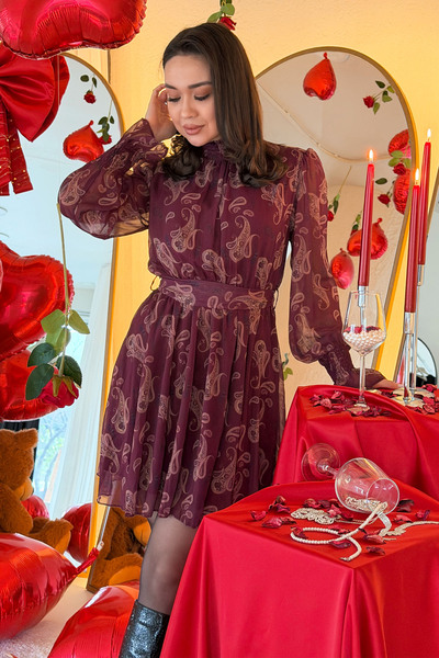 the ZKS Kadın Şal Desenli Kuşaklı Şifon Mini Elbise Kahverengi, Mürdüm