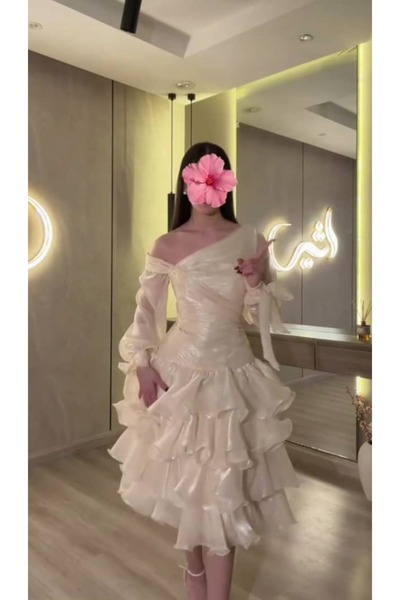 Azyaa Al-Amira Off-white short evening dress with one shoulder and tiered ruf...