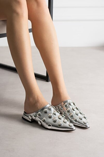 diclepolat Women's Silver Stoned Metal Detailed Pointed Toe Closed Slippers Clau