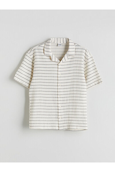 LC Waikiki قميص للأولاد بأكمام قصيرة مخطط للموسم الجديد - S5PP72Z4