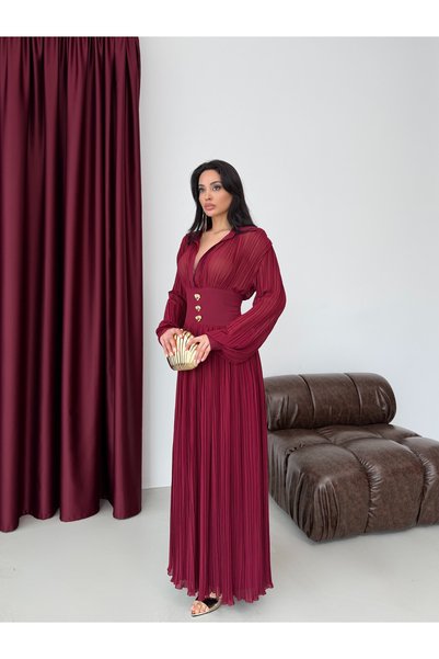 Serica Moda Rochie din șifon plisat burgundy cu detalii cu nasturi aurii