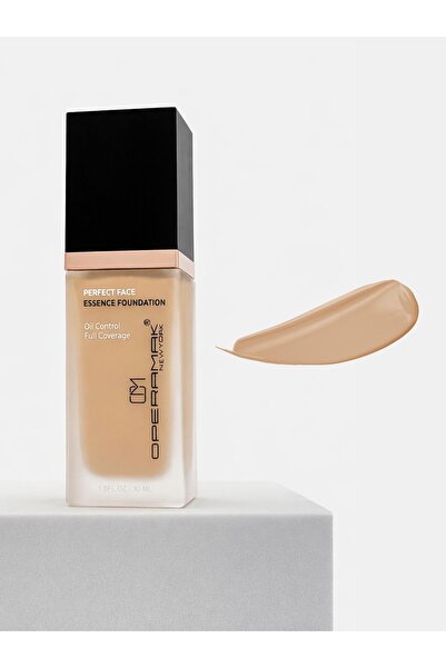 OPERAMAK Obramac foundation with a creamy texture that blends easily