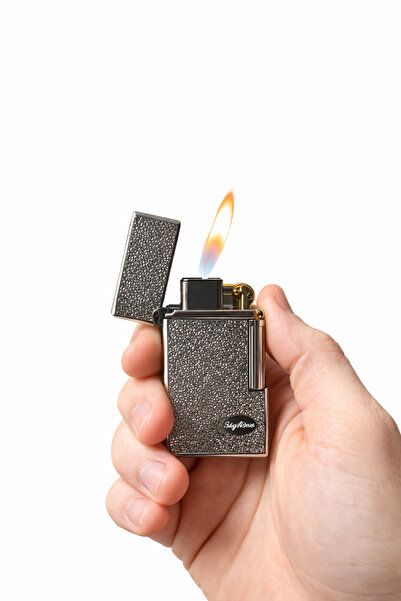 GoldEagle Klasik Desenli Gazlı Metal Çakmak – Turbo Alev, Şık ve Dayanıklı