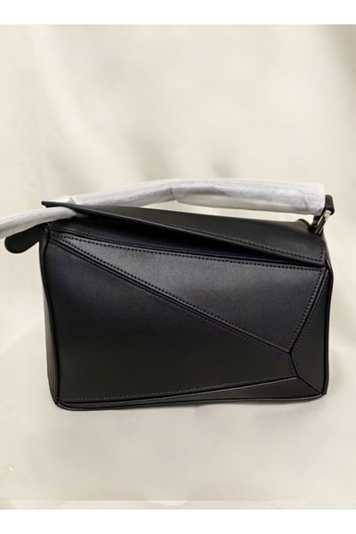 LOEWES حقيبة بازل ذات مقبض علوي من جلد العجل