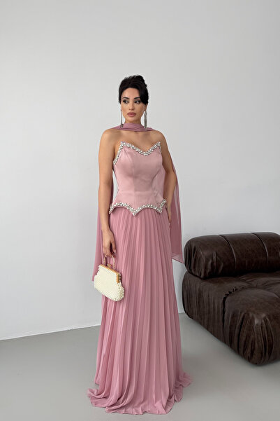 Serica Moda Βραδινό φόρεμα με λαιμόκοψη σε σχήμα καρδιάς, κεντημένο με πέτρες...