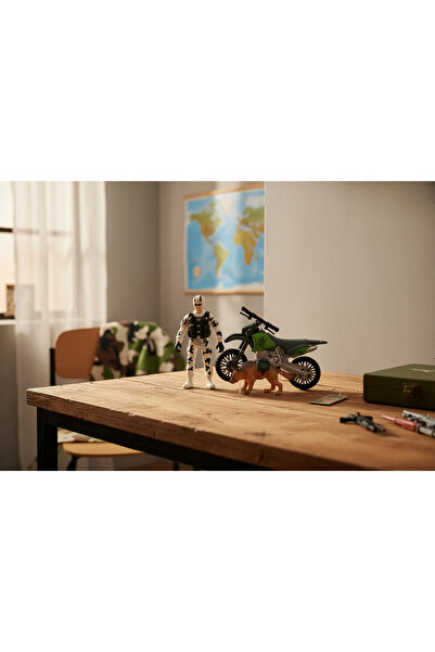 CToys Asker Figür , Köpeği Ve Motosikleti Oyun Seti 3 Parça
