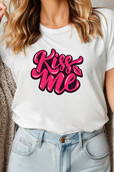 Sarah's Boutique Women's T-shirt – 100% cotton – Valentine's Day "Kiss Me!"