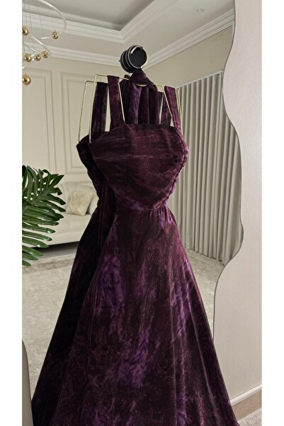 Special-DIARA A royal evening dress made of luxurious purple velvet