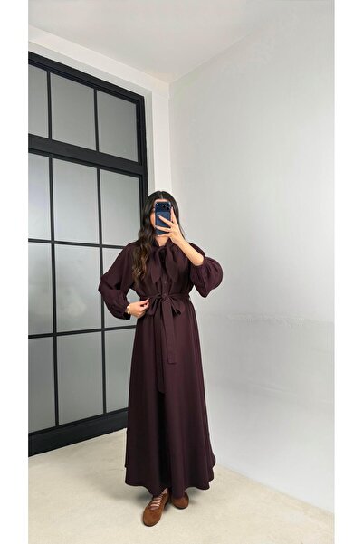 Gaus Mürdüm Fular Detaylı Kuşaklı İthal Kumaş Maxi Boy Elbise GAUS-01155