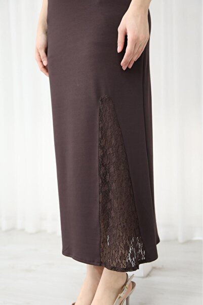 02Lady Fashion Modal Fabric Lace Detailed Skirt