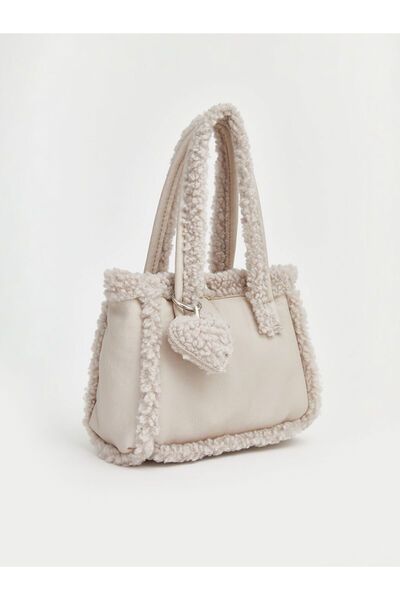 LC Waikiki Geantă de umăr din pluș pentru fete cu accesorii în formă de inimă