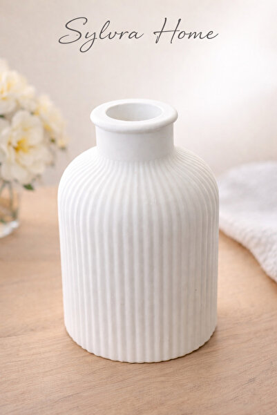 Modern Ribbed Vazo – Beyaz