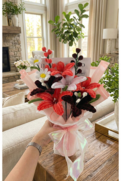 BERDELLA Şönil Acı Kahve - Mercan Kırmızısı Lilyum Buket Aranjmanı