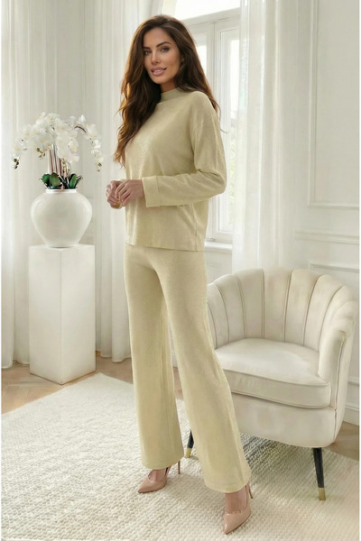 UniqueStore.ro Elegant yellow suit with gold inserts consisting of blouse and...