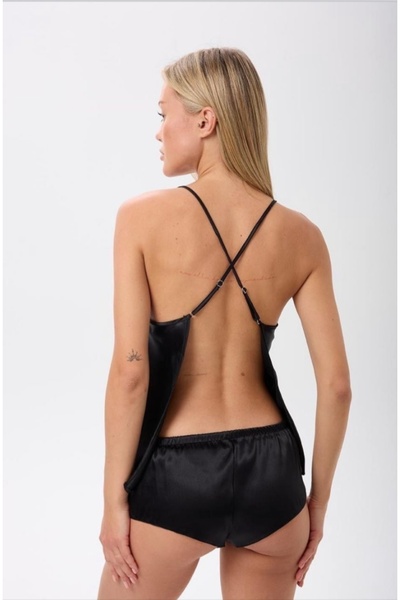 Saten Sırtı Açık Şortlu Pijama Takımı