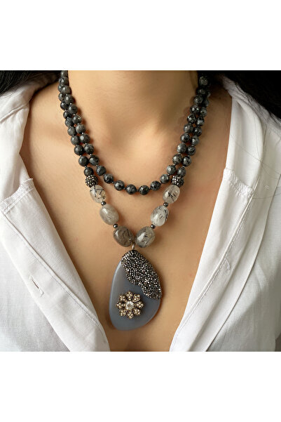 Takkı by Handan Dumanlı kuvars taşı tasarım kolye.