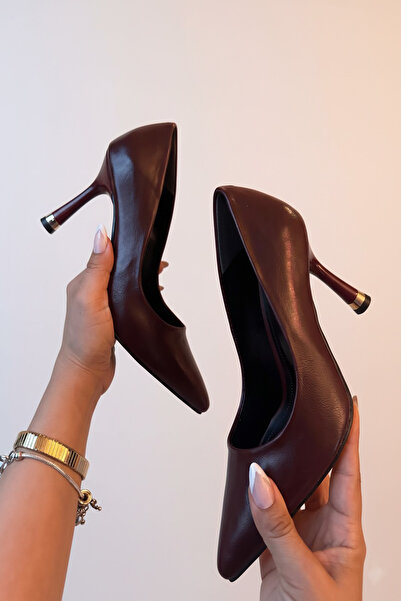 TrendyAnka Women's Stiletto Pointed Toe Gold Detailed 9 cm Heeled Casual Shoe...