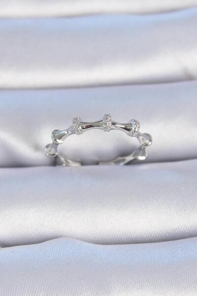 Inure Jewelry خاتم نسائي من النحاس الفضي اللون بحجر الزركون