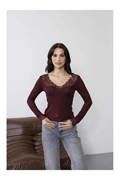 Elif Özbey Butik Bordo Yakası Dantelli Bluz
