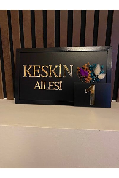 EL YAPIMI Kişiye Özel Çiçekli Kapı Numarası – Siyah MDF & Gold Pleksi (25x15 cm)
