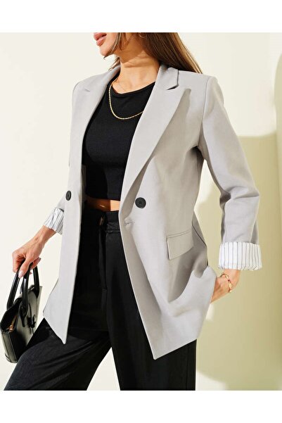 Burcia سترة بليزر مبطنة بالخطوط ومزودة بأزرار