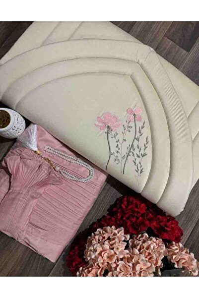 Gerenic A luxurious prayer set consisting of a padded prayer mat and a quilte...